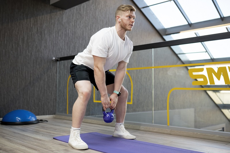 Kettlebell swing: la  guida  definitiva per forza   esplosiva e  potenza muscolare