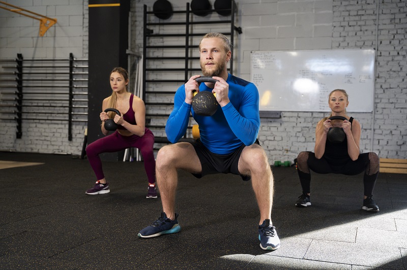 Goblet Squat: Guida Completa all’Esecuzione Perfetta ed Errori da Evitare