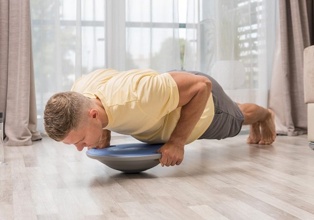 Allenamento per Tricipiti a Casa Senza Attrezzi